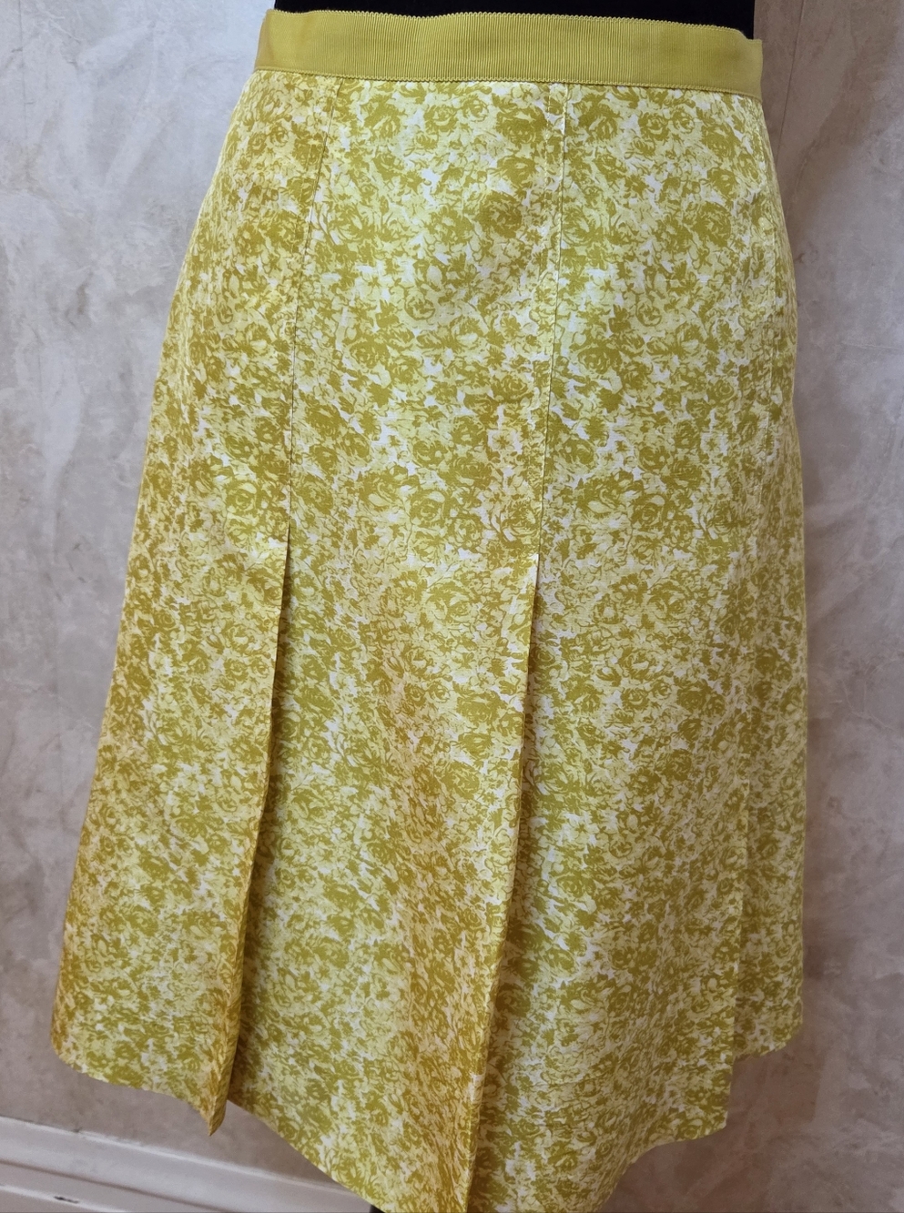 Banana Republic 100% Silk Skirt Size 2 Yellow Floral A-Line Lined Midi